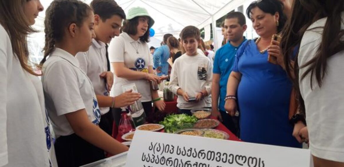 მწვანე კლუბის “ჯანმრთელობის ელჩები” ილიაუნის სამეცნიერო პიკნიკს დაესწრნენ