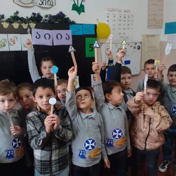 წმ.დემეტრე თავდადებულის სახ.პირველმა კლასმა აქტივობა ,, შევხედოთ საგზაო ნიშნებს” ჩაატარა