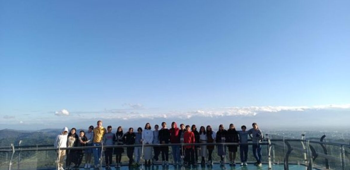 წმ.კეთილმსახური მეფე თამარის სახ.მერვე კლასის მოსწავლეები ქუთაისს ესტუმრნენ