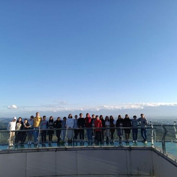 წმ.კეთილმსახური მეფე თამარის სახ.მერვე კლასის მოსწავლეები ქუთაისს ესტუმრნენ