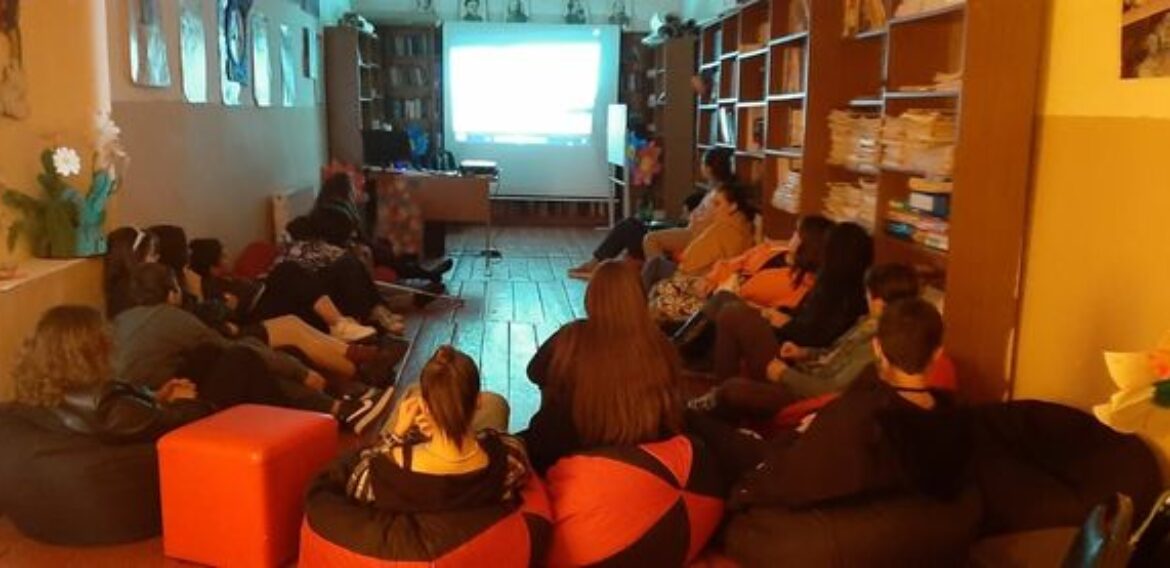 პროექტ ,,ადამიანის უფლებების სკოლა 2022″ ფარგლებში გაიმართა ფილმ , ,,მფრინავი ენის” ჩვენება.