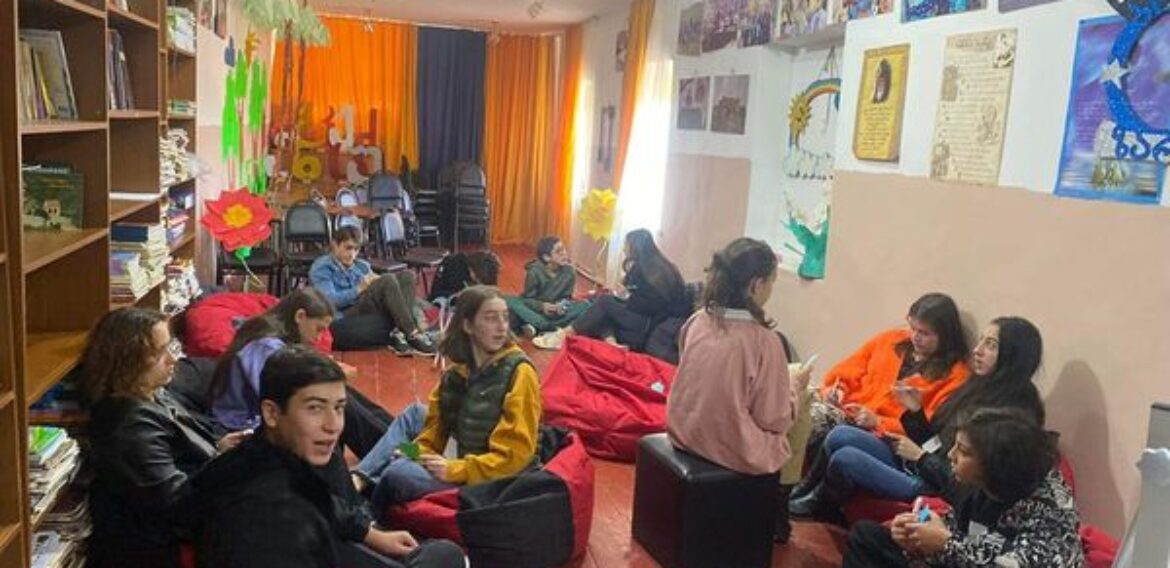 ევროპის საბჭოს პროექტ ,,ადამიანის უფლებების სკოლა 2022” ფარგლებში მონაწილეებმა სიმულაციური დავალება შეასრულეს ქალთა მიმართ ძალადობის საკითხებზე