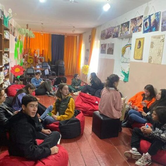 ევროპის საბჭოს პროექტ ,,ადამიანის უფლებების სკოლა 2022” ფარგლებში მონაწილეებმა სიმულაციური დავალება შეასრულეს ქალთა მიმართ ძალადობის საკითხებზე