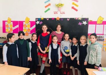 პეპი-პეპილოტა დელიკატესა ჟალუზინა რუკოლპიტნა გრძელწინდა და კაპირან ეფრაიმის ასული სტუმრად მესამე კლასში