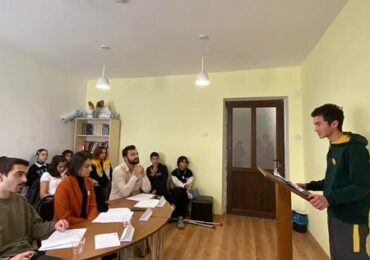 პროექტ, ,,ადამიანის უფლებების სკოლა 2022″ ფარგლებში გაიმართა საჯარო მოხსენებების ჩემპიონატი,   სახელწოდებით ,,ახალგაზრდები ადამიანის უფლებებისთვის”.