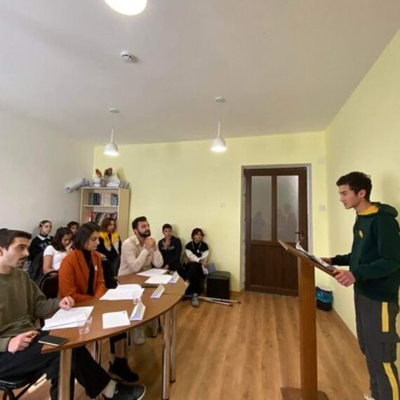 პროექტ, ,,ადამიანის უფლებების სკოლა 2022″ ფარგლებში გაიმართა საჯარო მოხსენებების ჩემპიონატი,   სახელწოდებით ,,ახალგაზრდები ადამიანის უფლებებისთვის”.