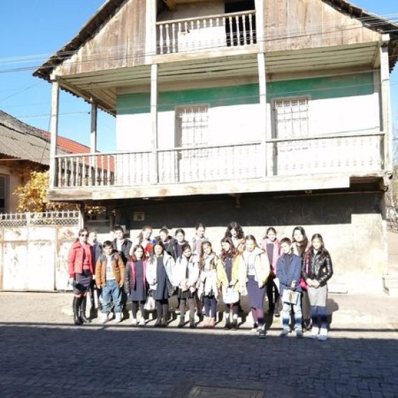 მოსწავლეებმა შექმნეს ისტორიული გზამკვლევი „კატერინენფელდიდან – ბოლნისამდე“ და პროექტ,, გვეამაყება ჩვენი  კულტურული მემკვიდრეობა“ფარგლებში დაათვალიერეს გერმანულ უბანი.