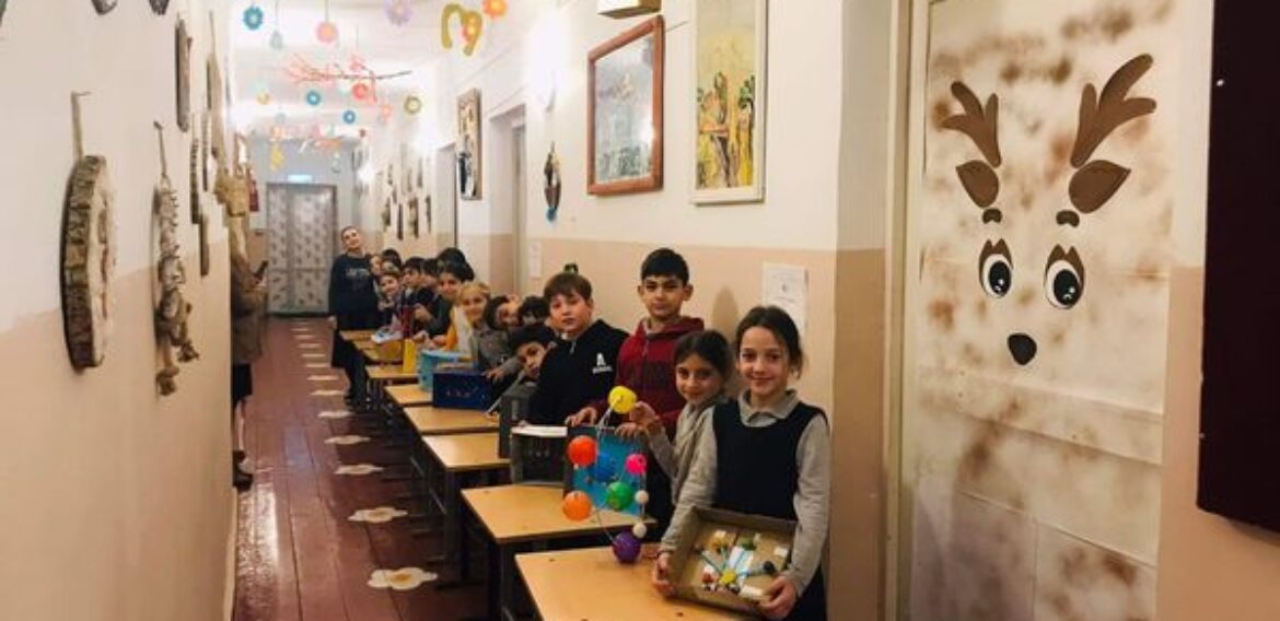 მესამე კლასელებმა კომპლექსური დავალების ფარგლებში შექმნეს მზის სისტემის მოდელები და წარმოსახვით გვამოგზაურეს კოსმოსში