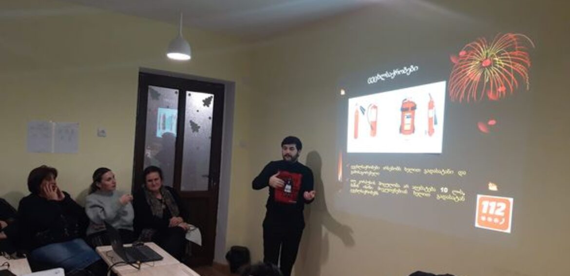 შრომის უსაფრთხოების სერთიფიცირებულმა სპეციალისტმა, გიორგი ჯაყელმა, სკოლის პედაგოგებისთვის სახანძრო უსაფრთხოების შესახებ ტრენინგი ჩაატარა.