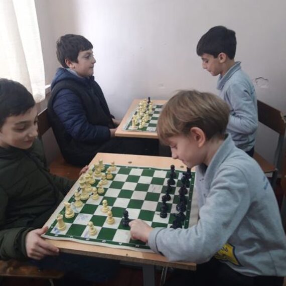 ა(ა)იპ იოანე ბოლნელის სახელობის სკოლის ბაზაზე ჭადრაკის წრე დაფუძნდა