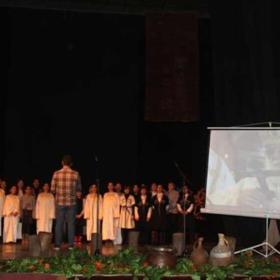 სკოლის მგალობელთა გუნდი, წარსდგა მსმენელის წინაშე, საქართველოს კათალიკოს-პატრიარქის, უწმინდესისა და უნეტარესის, ილია მეორის დაბადებიდან 90 და აღსაყდრებიდან 45 წლისადმი მიძღვნილ ღონისძიებაზე