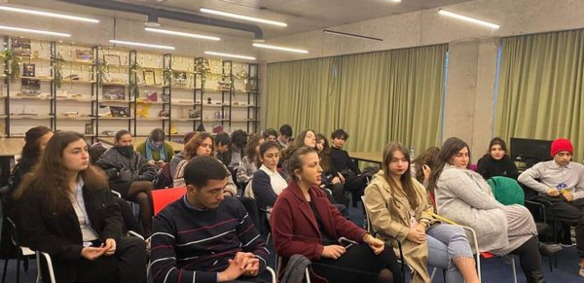 ა(ა)იპ იოანე ბოლნელის სახელობის სკოლის მოსწავლეები და პედაგოგები გრძელვადიან საერთაშორისო პროექტ Remember to Act: Understand, Learn, Act” ფარგლებში “ცოცხალი ბიბლიოთეკის / Human Library” პანელურ შეხვედრას დაესწნენ