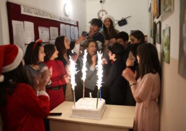 სამოქალაქო განათლების კლუბის წევრებმა ,,ცვლილებების პიკი/peak of changes” ერთი წლის იუბილე აღნიშნა და ძველი წევრები/მხარდამჭერები მადლიერების სიგელით დააჯილდოვა