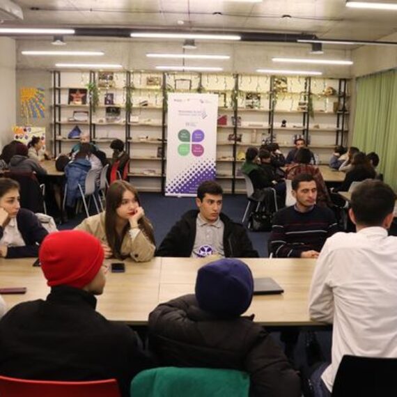 სამოქალაქო განათლების კლუბის ,,ცვლილებების პიკი’/Peak of changes” წევრები უნივერსიტეტ ალტერბრიჯში ,,ცოცხალ წიგნებს” შეხვდნენ