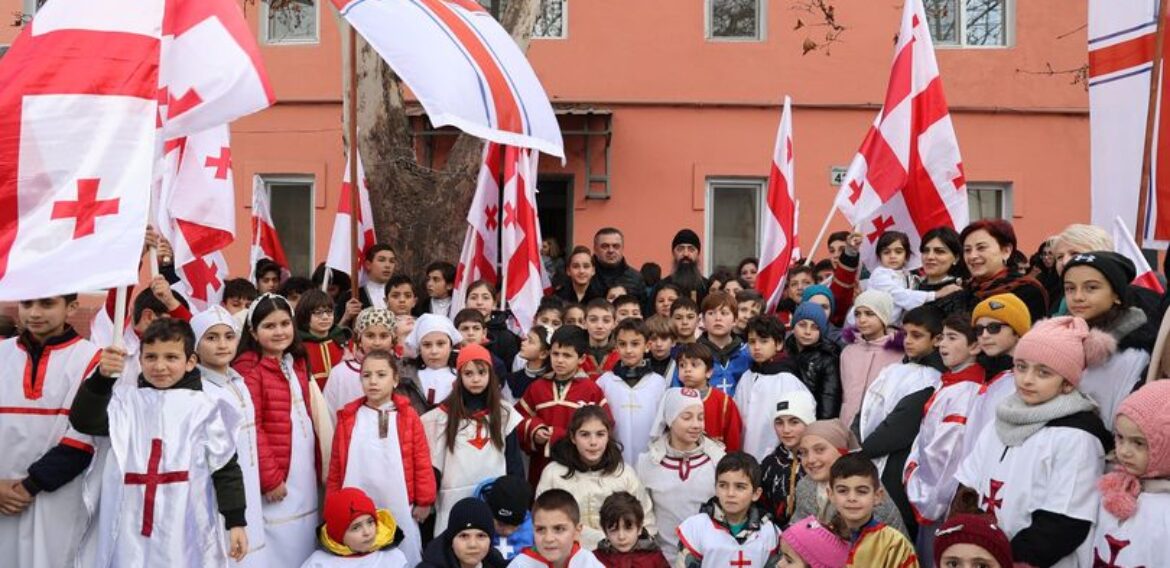 ა(ა)იპ იოანე ბოლნელის სახელობის სკოლა საშობაო „ალილოს“ მსვლელობას შეუერთდა