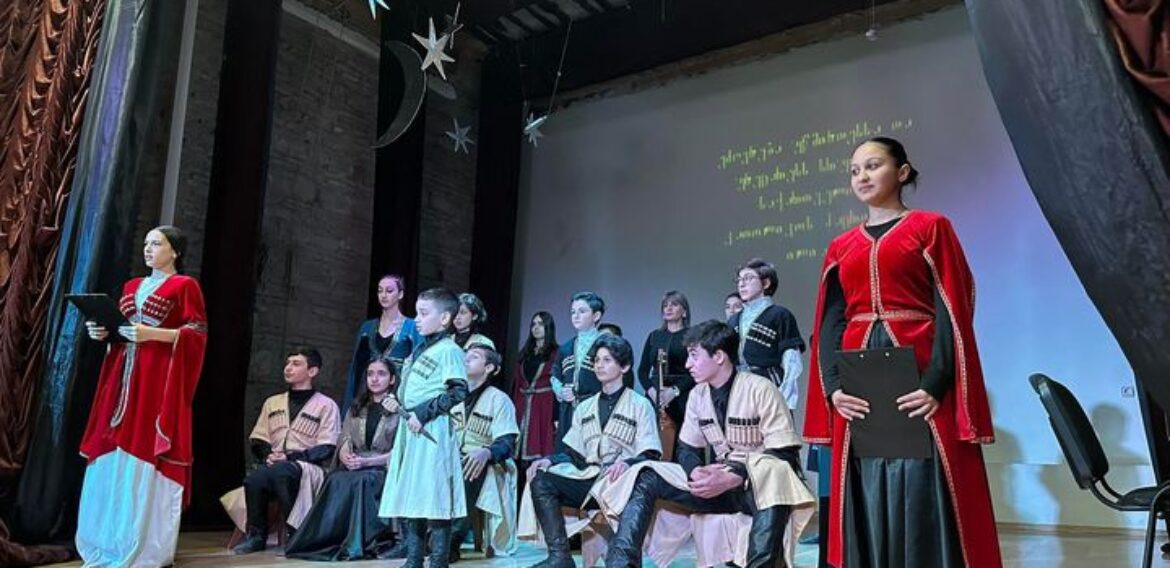 საშობაო ფესტივალის – „გენეთლიას“ გახსნის ცერემონიაში მონაწილეობა ბოლნისის წმ. იოანე ბოლნელის სახელობის სკოლამ მიიღო