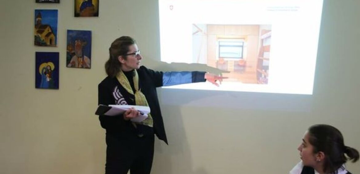 შვეიცარიის ელჩმა, ჰაიდი გრაუმ,  სამოქალაქო განათლების კლუბის Peak Of Changes/ცვლილებების პიკი  პროექტი ,,დიპლომატიის სკოლა 2023″  გახსნა