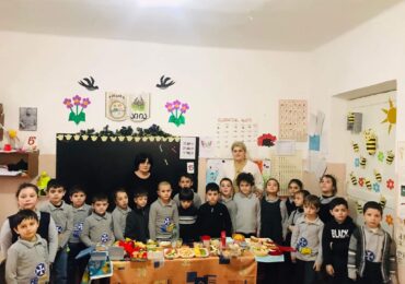 პირველი კლასის ,,ჯანმრთელობის ელჩებმა” ჯანსაღ კვებაზე გაკვეთილი ჩაატრეს