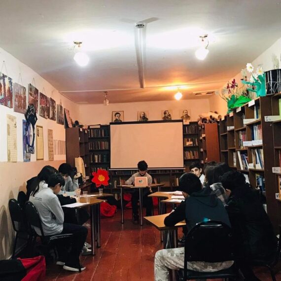 viii კლასის მოსწავლეებმა ქართული ენისა და ლიტერატურის გაკვეთილზე სისხლის სამართალში იმიტირებული პროცესი გამართეს