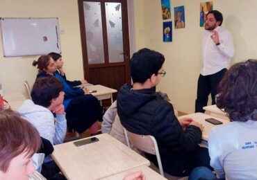 ა(ა)იპ იოანე ბოლნელის სახელობის სკოლას კავკასიის საერთაშორისო უნივერსიტეტის სტრატეგიული კომუნიკაციების დეპარტამენტის ხელმძღვანელი, დავით გვეტაძე ეწვია