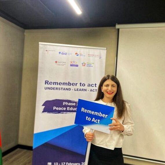 ა(ა)იპ იოანე ბოლნელის სახელობის სამოქალაქო განათლების პედაგოგი,ირინა მიქავა საერთაშორისო გრძელვადიანი პროექტის ,,Remember to act: understand,learn and act” მეორე ეტაპის ,,სამშვიდობო განათლება” ფარგლებში ბაქოში იმყოფებოდა