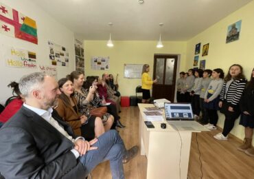 ლიეტუვის ელჩს სკოლის ფოლკლორის  გუნდმა ქართული ტრადიციული  მუსიკა წარუდგინა