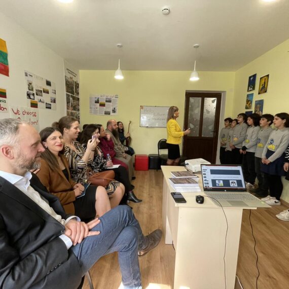 ლიეტუვის ელჩს სკოლის ფოლკლორის  გუნდმა ქართული ტრადიციული  მუსიკა წარუდგინა