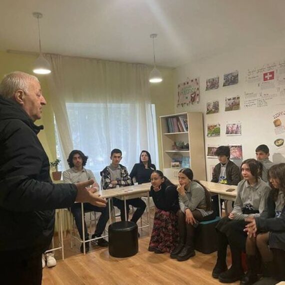 სამოქალაქო განათლების კლუბის ,,ცვლილებების პიკი” ორგანიზებით შეხვედრა გაიმართა ახალი უმაღლესი სასწავლებლის პროფესორთან,სულიკო გრიგალაშვილთან თემაზე: საბჭოთა ოკუპაცია და ქართველი ხალხის ბრძოლა თავისუფლებისთვის