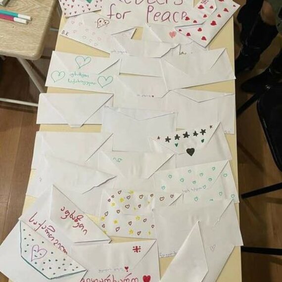 სამოქალაქო განათლების კლუბის ორგანიზებით მოსწავლეებმა დაწერეს წერილები აფხაზი თანატოლებისთვის სახელწოდებით ,,letters for peace/წერილები მშვიდობისთვის”