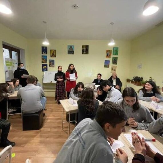 სამოქალაქო განათლების კლუბის ,,ცვლილებების პიკი” ორგანიზებით  ქვიზი საბჭოთა ოკუპაციის შესახებ ჩატარდა.