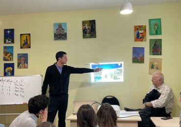 სამოქალაქო განათლების კლუბის Peak Of Changes/ცვლილებების პიკი  ორგანიზებით შეხვედრა გაიმართა სამშვიდობო ქსელის, მე-16 ელემენტის წევრთან, ტარტუს უნივერსიტეტის კურსდამთავრებულთან, ილია ჯახაიასთან