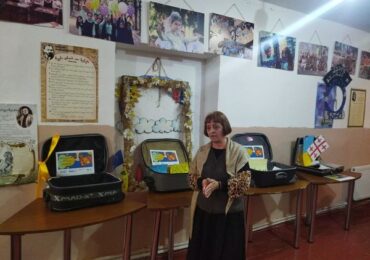 სამოქალაქო განათლების კლუბის ,,ცვლილებების პიკი” ორგანიზებით გრძელვადიანი საერთაშორისო პროექტის ,,გახსოვდეს მოქმედება” მესამე ეტაპის ,,ჩემი ცხოვრების ჩემოდანი” ფარგლებში აფხაზეთიდან დევნილებთან შეხვედრა გაიმართა