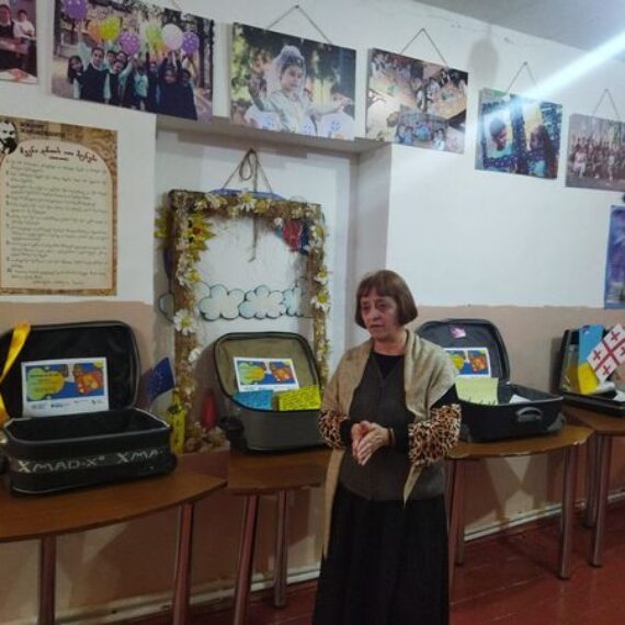 სამოქალაქო განათლების კლუბის ,,ცვლილებების პიკი” ორგანიზებით გრძელვადიანი საერთაშორისო პროექტის ,,გახსოვდეს მოქმედება” მესამე ეტაპის ,,ჩემი ცხოვრების ჩემოდანი” ფარგლებში აფხაზეთიდან დევნილებთან შეხვედრა გაიმართა