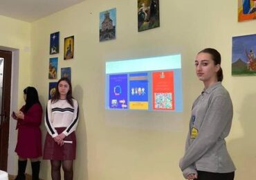 სამოქალაქო განათლების კლუბის ,,ცვლილებების პიკი” წევრმა ლიეტუვის ელჩს,ანდრიუს კალინდას კლუბის საქმიანობის ერთწლიანი ანგარიში წარუდგინეს