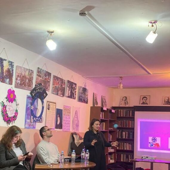 სამოქალაქო განათლების კლუბის ორგანიზებით შეხვედრა გაიმართა სახალხო დამცველის აპარატის, ადამიანის უფლებათა სწავლებისა და ბავშვთა უფლებების დეპარტამენტის ხელმძღვანელებთან