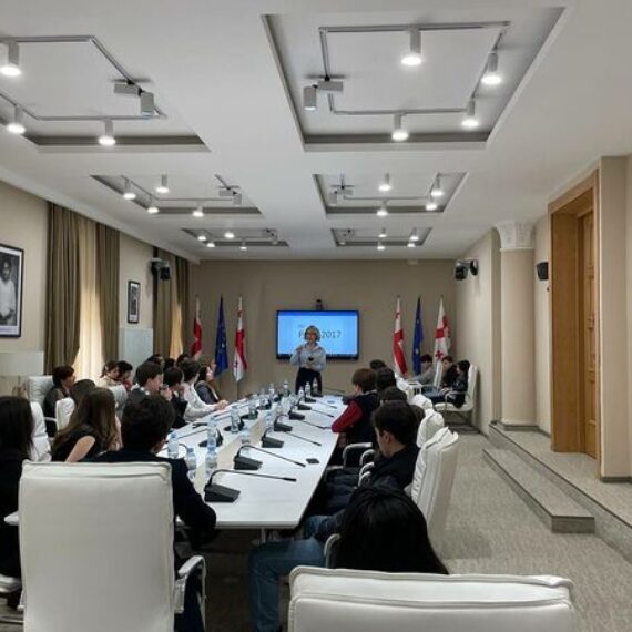 სამოქალაქო განათლების კლუბის ორგანიზებით შეხვედრა გაიმრთა საქართველოს პარლამენტის გენდერული თანასწორობის თავმჯდომარესთან