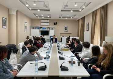 სამოქალაქო განათლების კლუბის ორგანიზებით შეხვედრა გაიმართა ბოლნისის, დმანისის, წალკისა და თეთრიწყაროს მაჟორიტარ გოგი მეშველიანთან