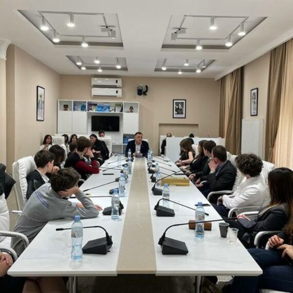 სამოქალაქო განათლების კლუბის ორგანიზებით შეხვედრა გაიმართა ბოლნისის, დმანისის, წალკისა და თეთრიწყაროს მაჟორიტარ გოგი მეშველიანთან